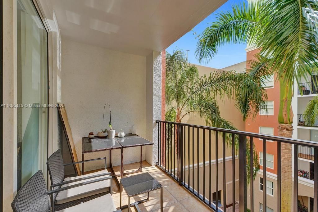 For Sale: $455,000 (2 beds, 1 baths, 907 Square Feet)