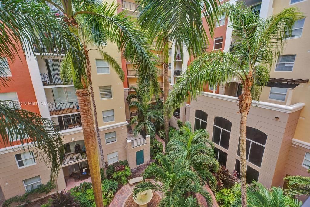 For Sale: $455,000 (2 beds, 1 baths, 907 Square Feet)