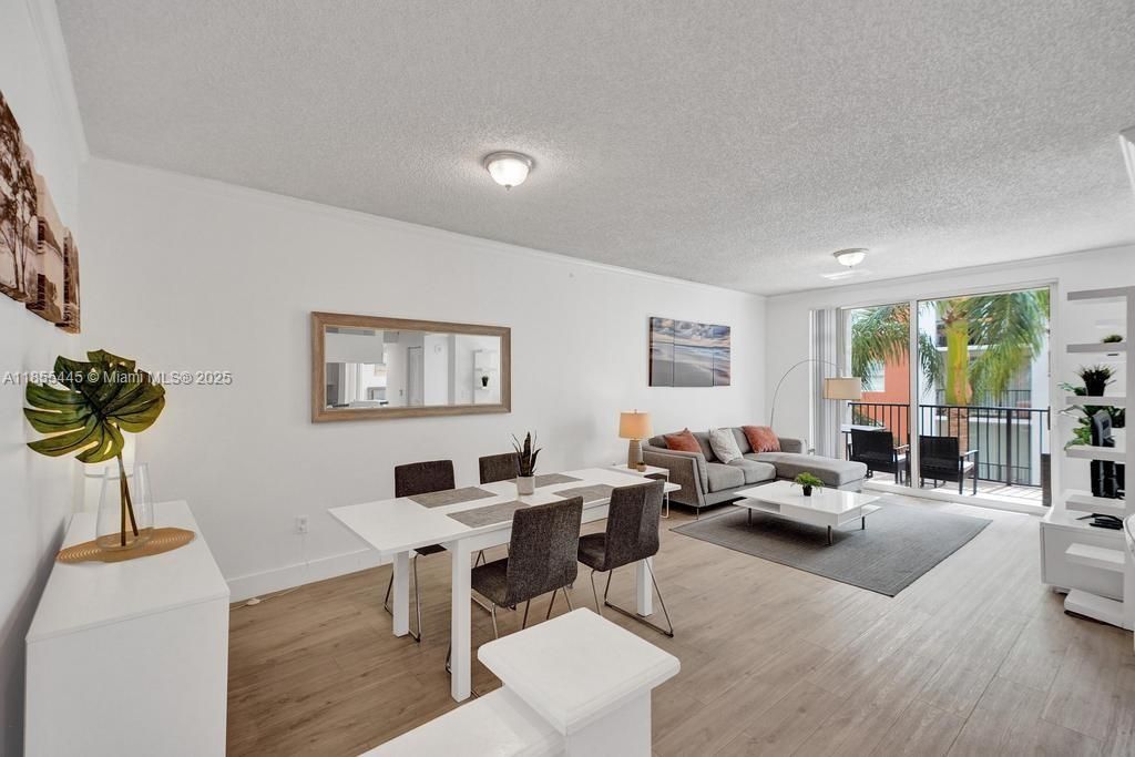 For Sale: $455,000 (2 beds, 1 baths, 907 Square Feet)
