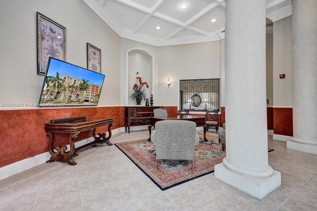 For Sale: $455,000 (2 beds, 1 baths, 907 Square Feet)