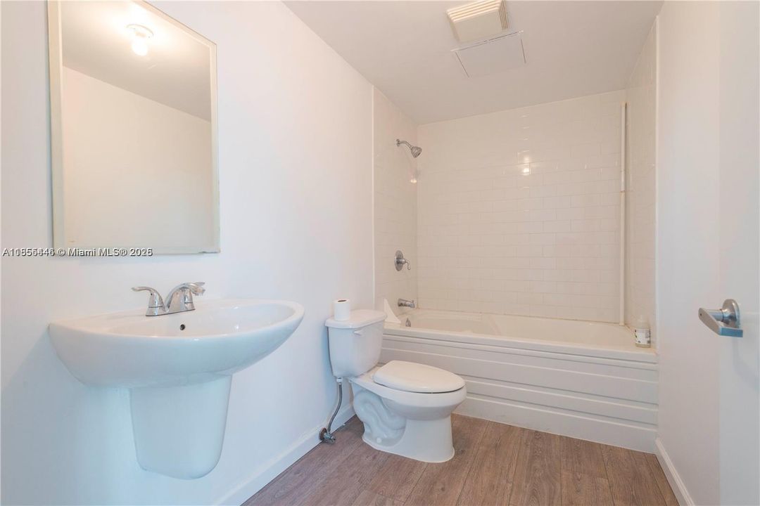 最近租的: $2,500 (1 贝兹, 1 浴室, 739 平方英尺)