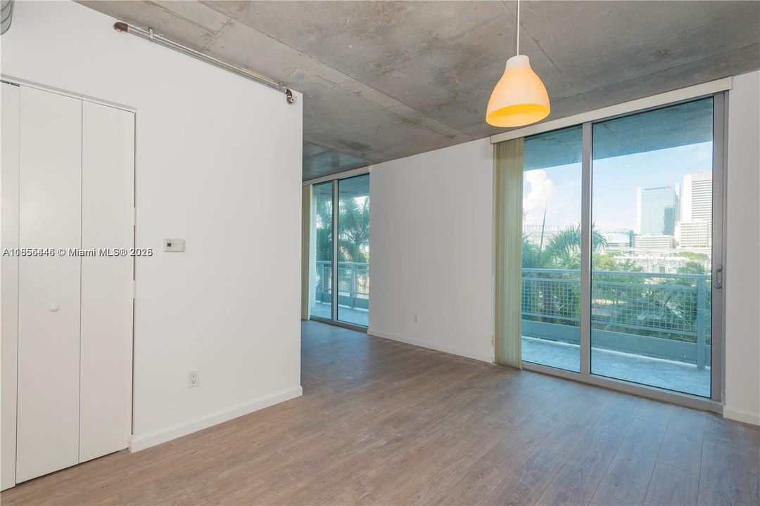 最近租的: $2,500 (1 贝兹, 1 浴室, 739 平方英尺)