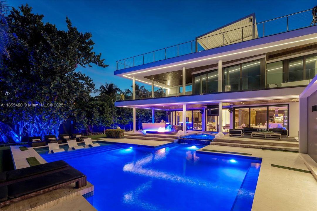 For Sale: $14,800,000 (5 beds, 7 baths, 5406 Square Feet)