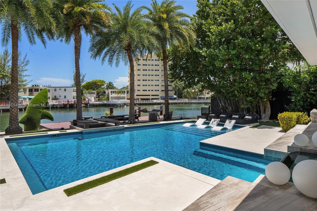 For Sale: $14,800,000 (5 beds, 7 baths, 5406 Square Feet)