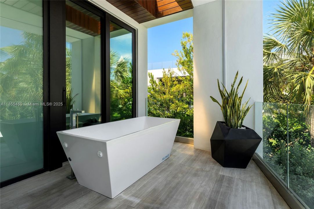 For Sale: $14,800,000 (5 beds, 7 baths, 5406 Square Feet)