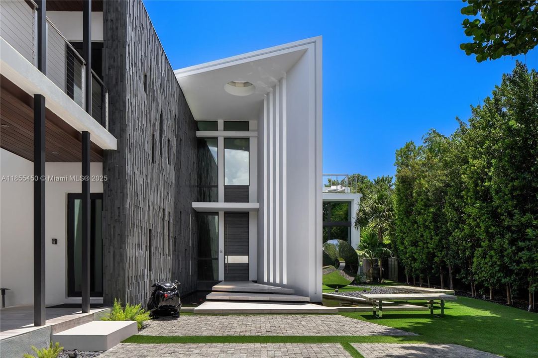 For Sale: $14,800,000 (5 beds, 7 baths, 5406 Square Feet)