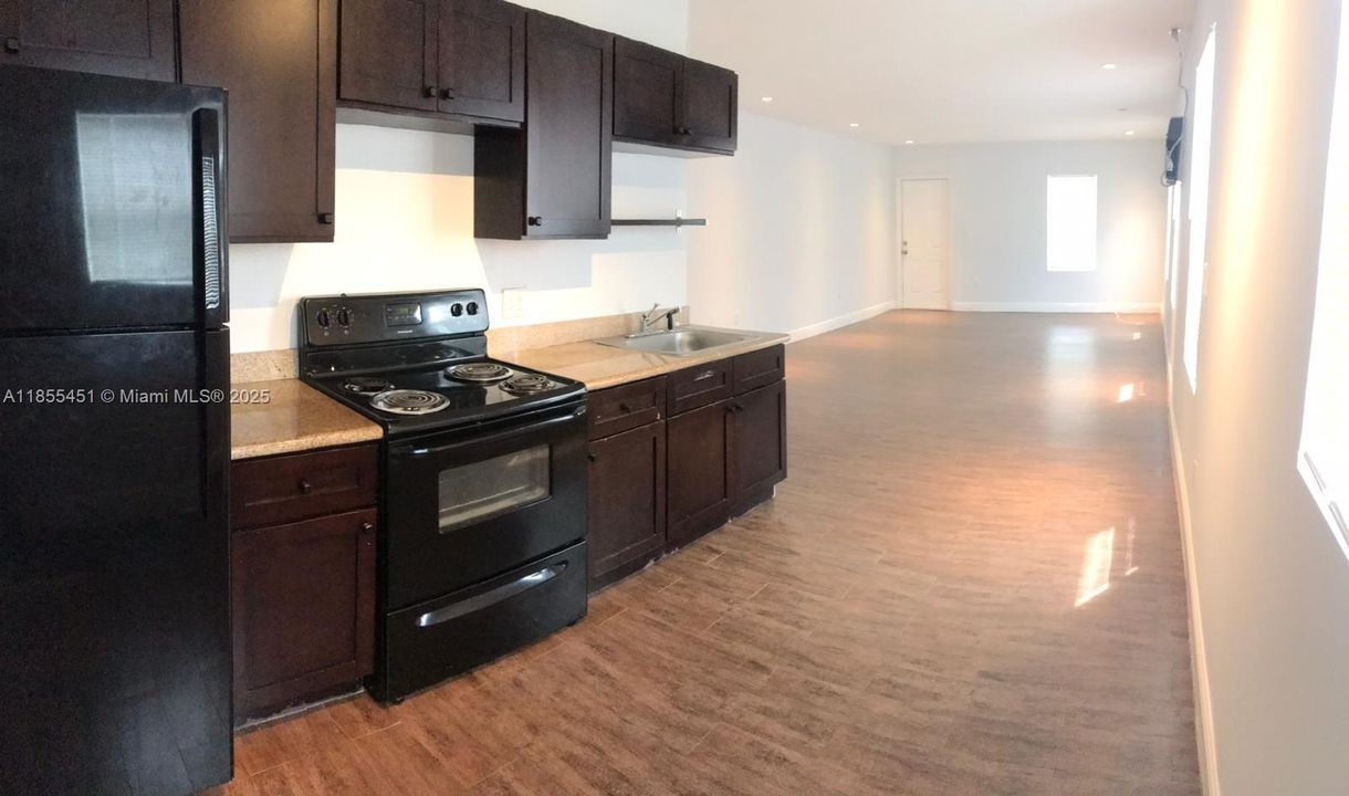 Active With Contract: $1,475 (0 beds, 1 baths, 600 Square Feet)