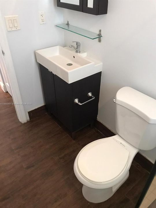 Active With Contract: $1,475 (0 beds, 1 baths, 600 Square Feet)