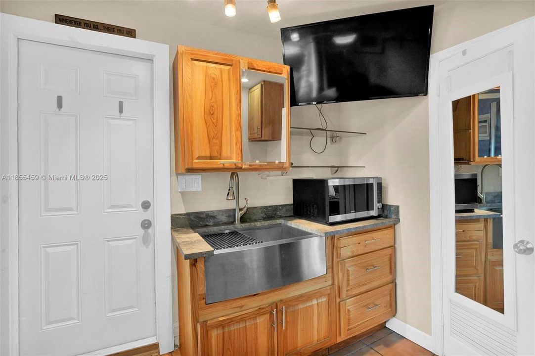 Недавно арендовано: $1,200 (0 спален, 1 ванн, 156 Квадратных фут)