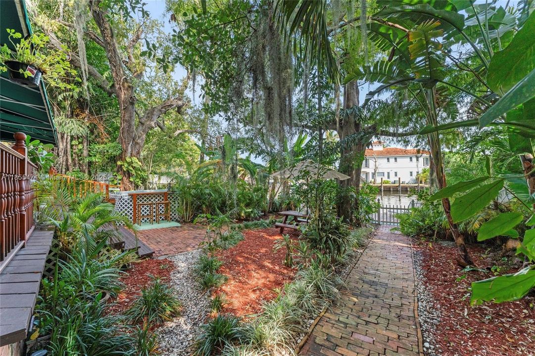 For Rent: $8,900 (3 beds, 3 baths, 3128 Square Feet)