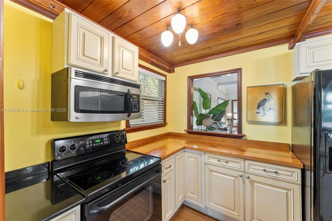 For Rent: $8,900 (3 beds, 3 baths, 3128 Square Feet)