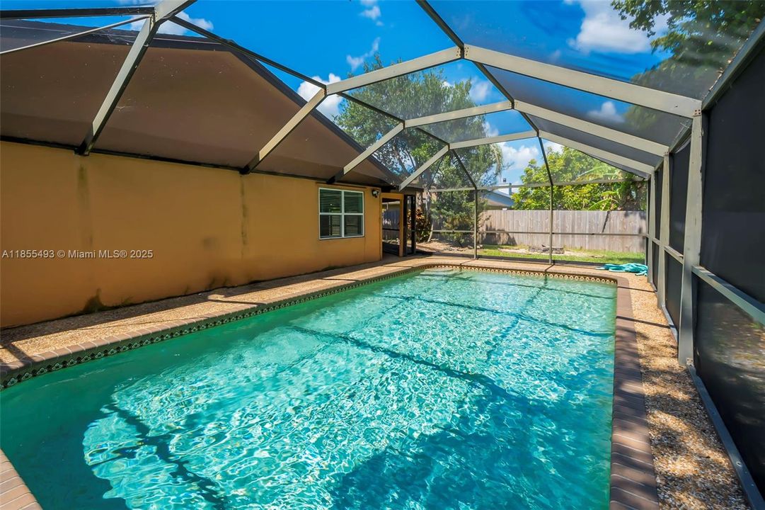 Recently Rented: $3,900 (3 beds, 2 baths, 1938 Square Feet)