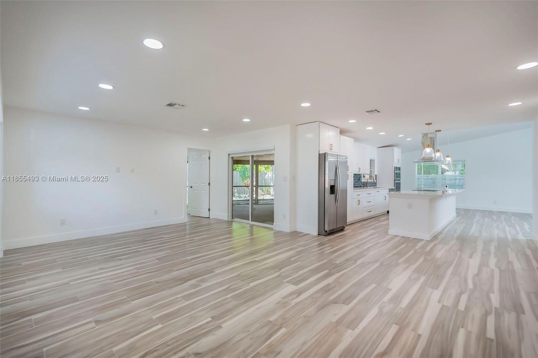 Recently Rented: $3,900 (3 beds, 2 baths, 1938 Square Feet)