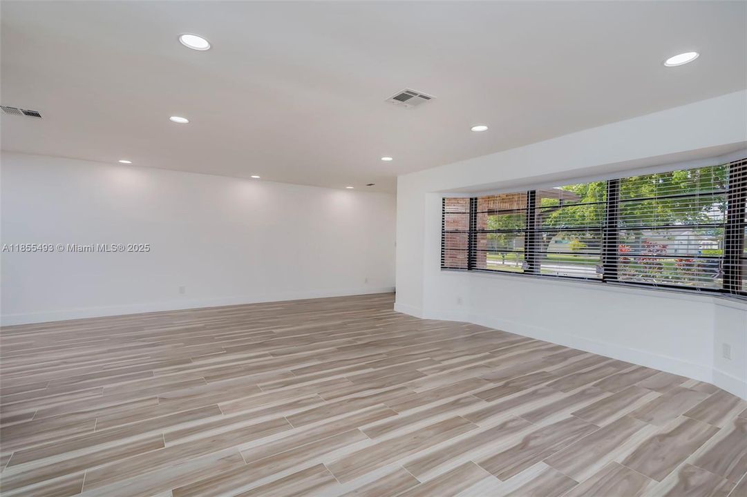 Recently Rented: $3,900 (3 beds, 2 baths, 1938 Square Feet)