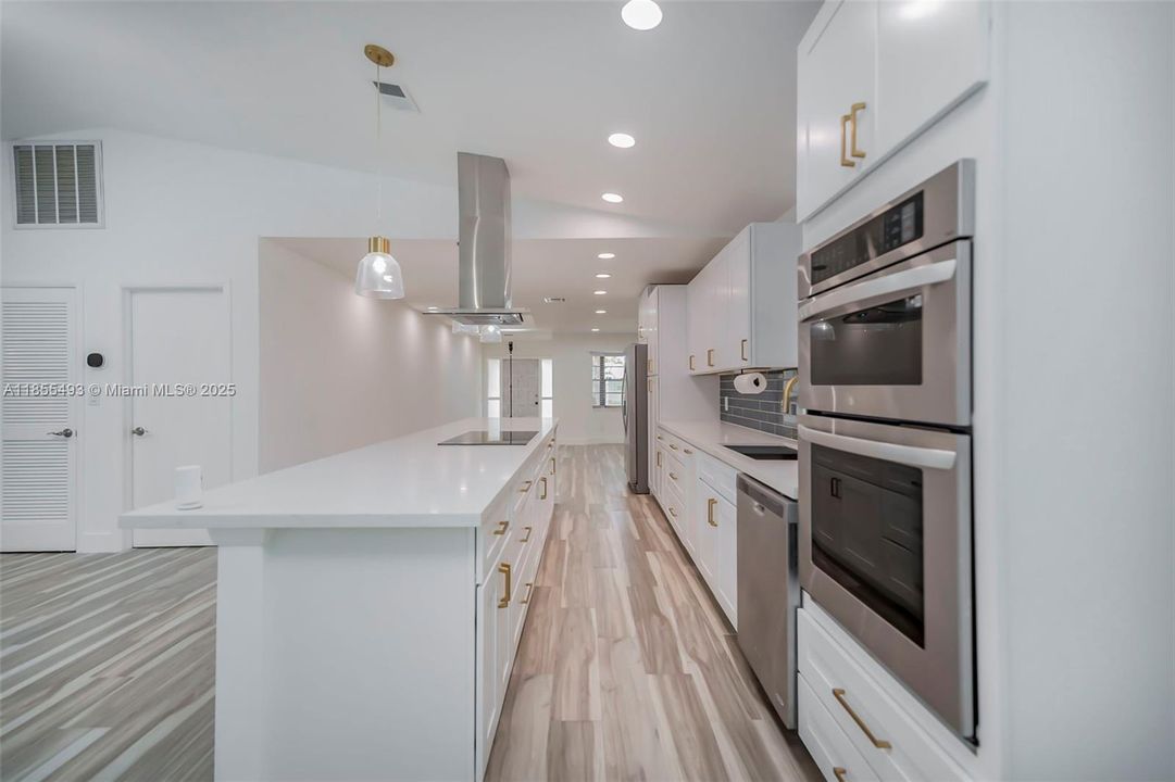 Recently Rented: $3,900 (3 beds, 2 baths, 1938 Square Feet)