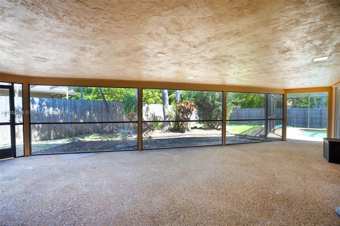 Recently Rented: $3,900 (3 beds, 2 baths, 1938 Square Feet)