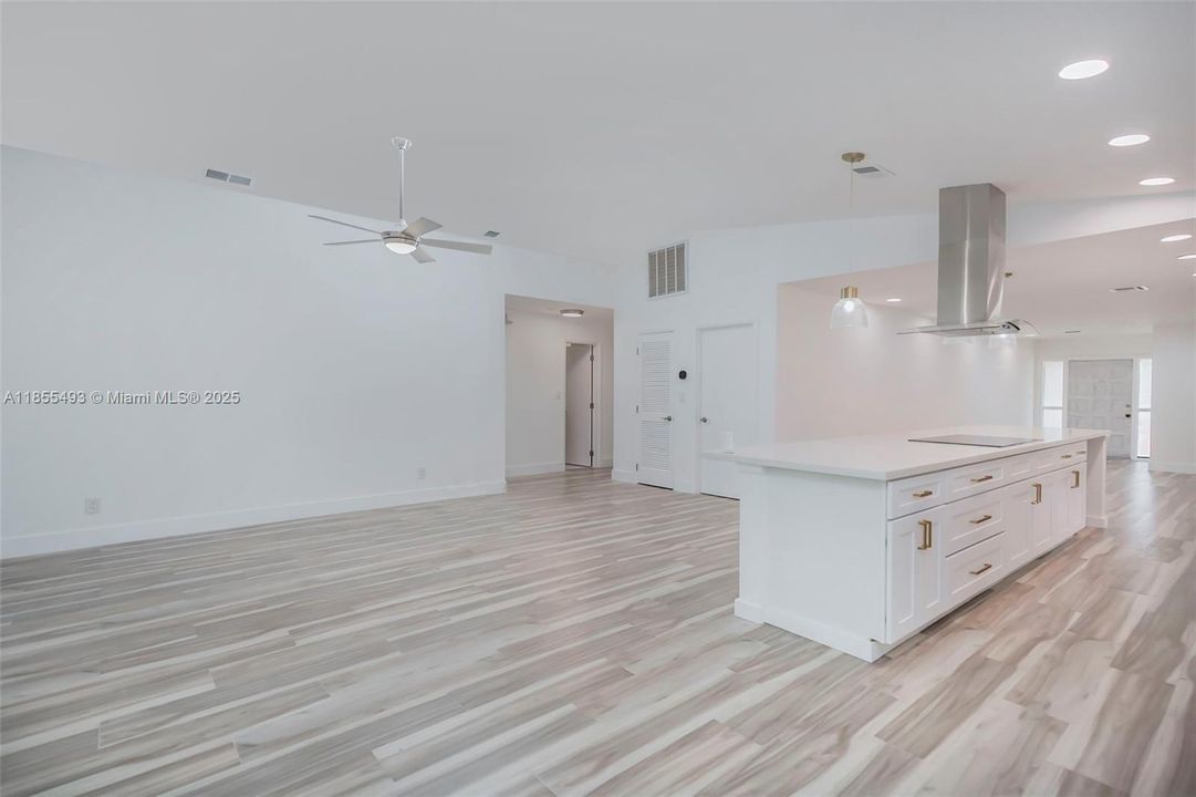 Recently Rented: $3,900 (3 beds, 2 baths, 1938 Square Feet)