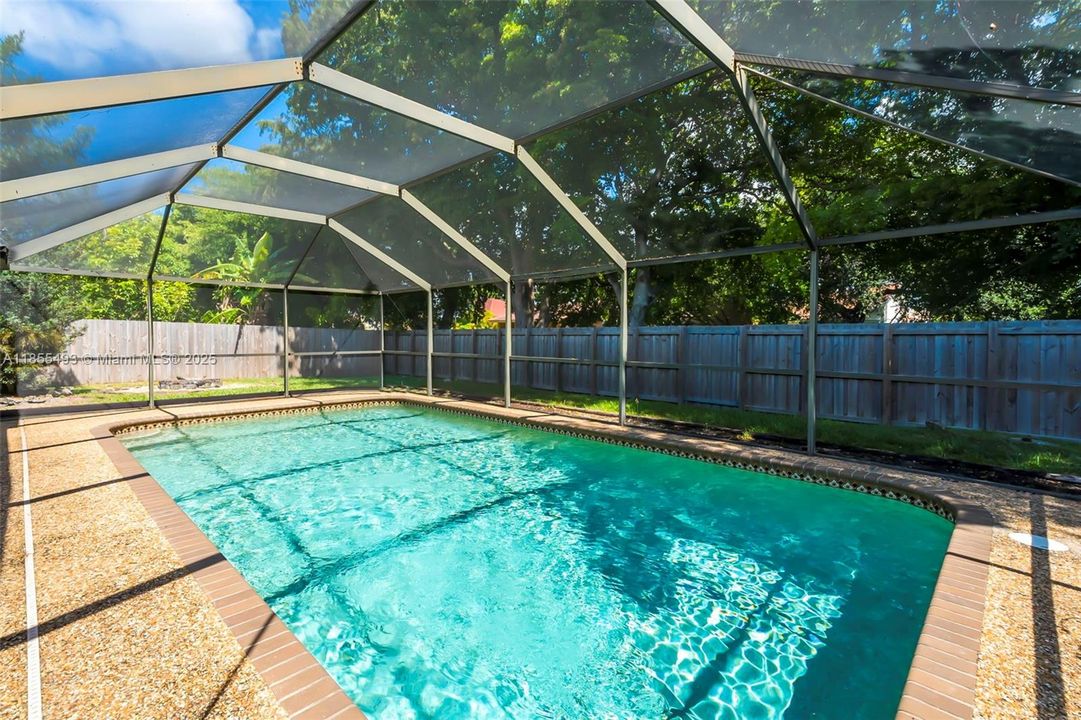 Recently Rented: $3,900 (3 beds, 2 baths, 1938 Square Feet)