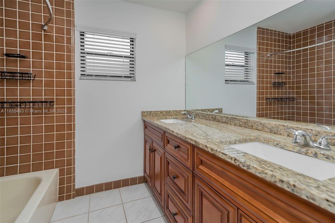 Recently Rented: $3,900 (3 beds, 2 baths, 1938 Square Feet)