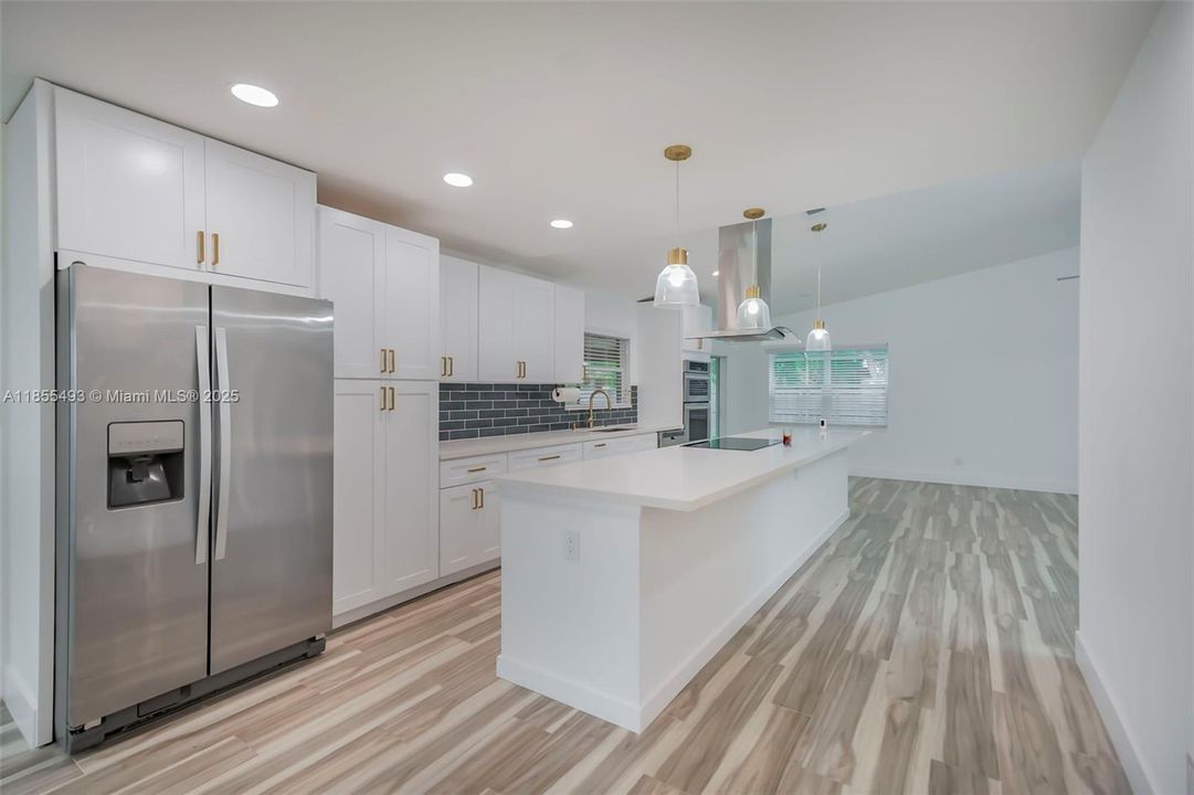 Recently Rented: $3,900 (3 beds, 2 baths, 1938 Square Feet)