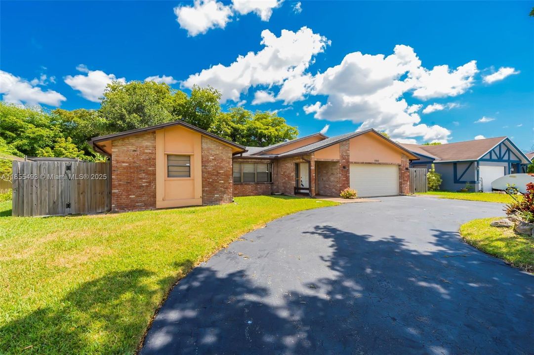 Recently Rented: $3,900 (3 beds, 2 baths, 1938 Square Feet)