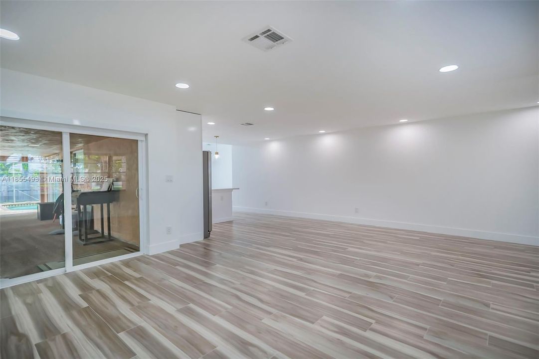 Recently Rented: $3,900 (3 beds, 2 baths, 1938 Square Feet)