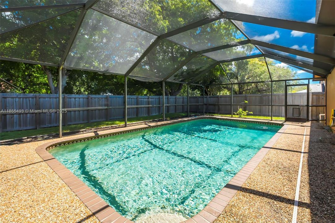 Recently Rented: $3,900 (3 beds, 2 baths, 1938 Square Feet)