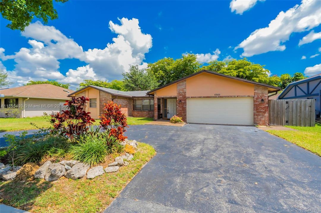 Recently Rented: $3,900 (3 beds, 2 baths, 1938 Square Feet)