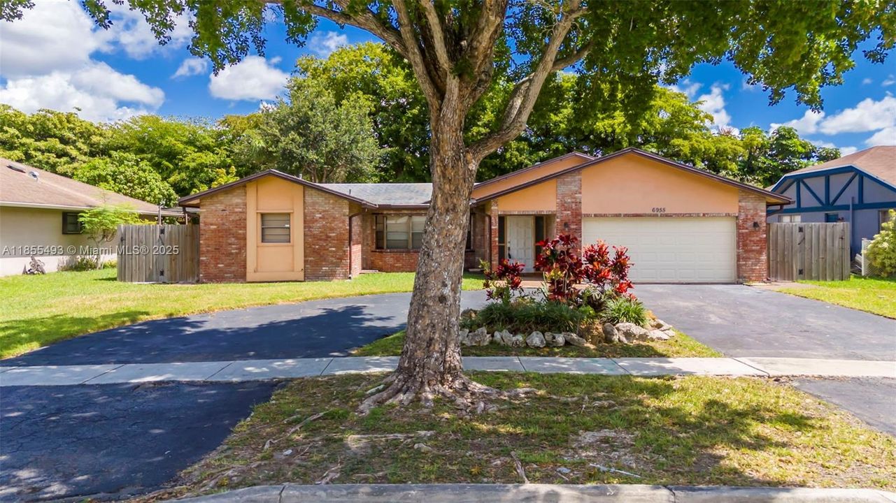 Recently Rented: $3,900 (3 beds, 2 baths, 1938 Square Feet)