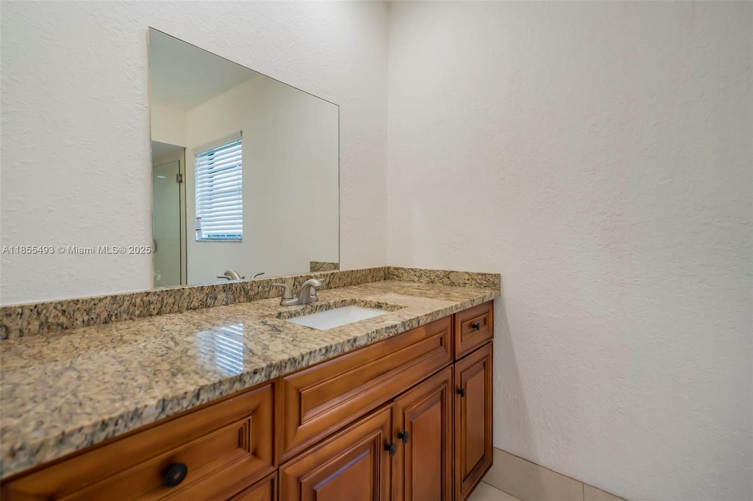 Recently Rented: $3,900 (3 beds, 2 baths, 1938 Square Feet)