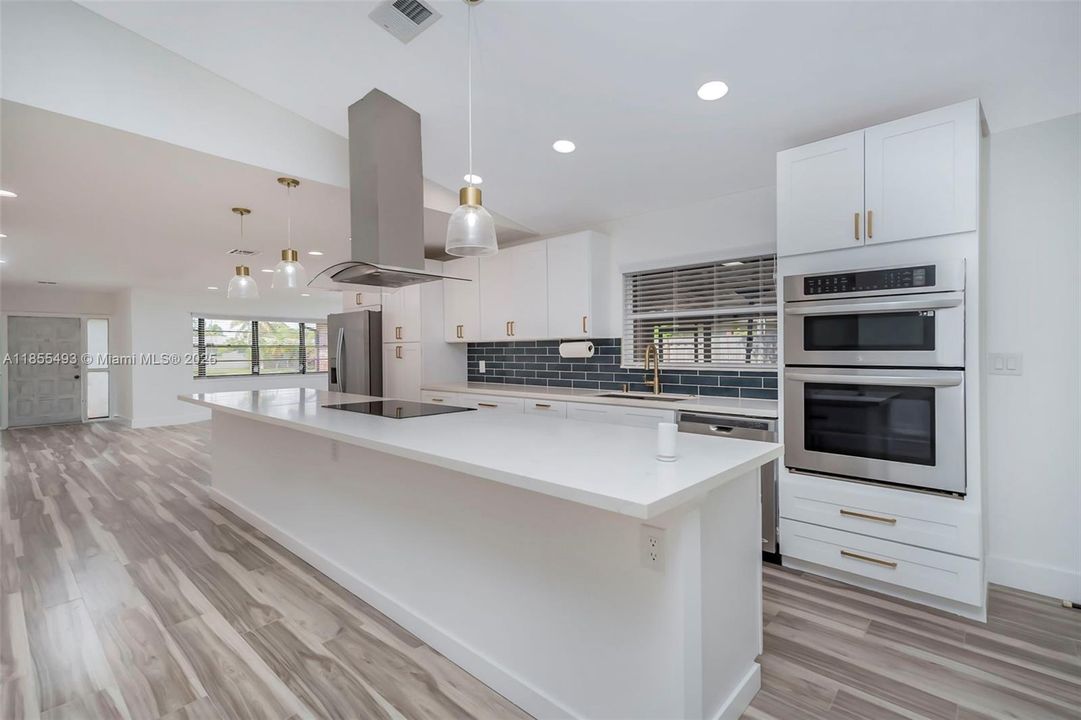 Recently Rented: $3,900 (3 beds, 2 baths, 1938 Square Feet)