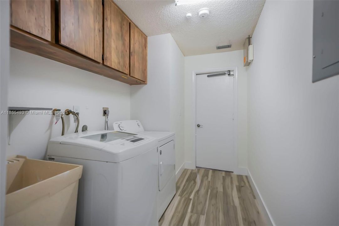 Recently Rented: $3,900 (3 beds, 2 baths, 1938 Square Feet)