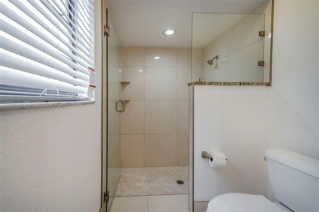 Recently Rented: $3,900 (3 beds, 2 baths, 1938 Square Feet)