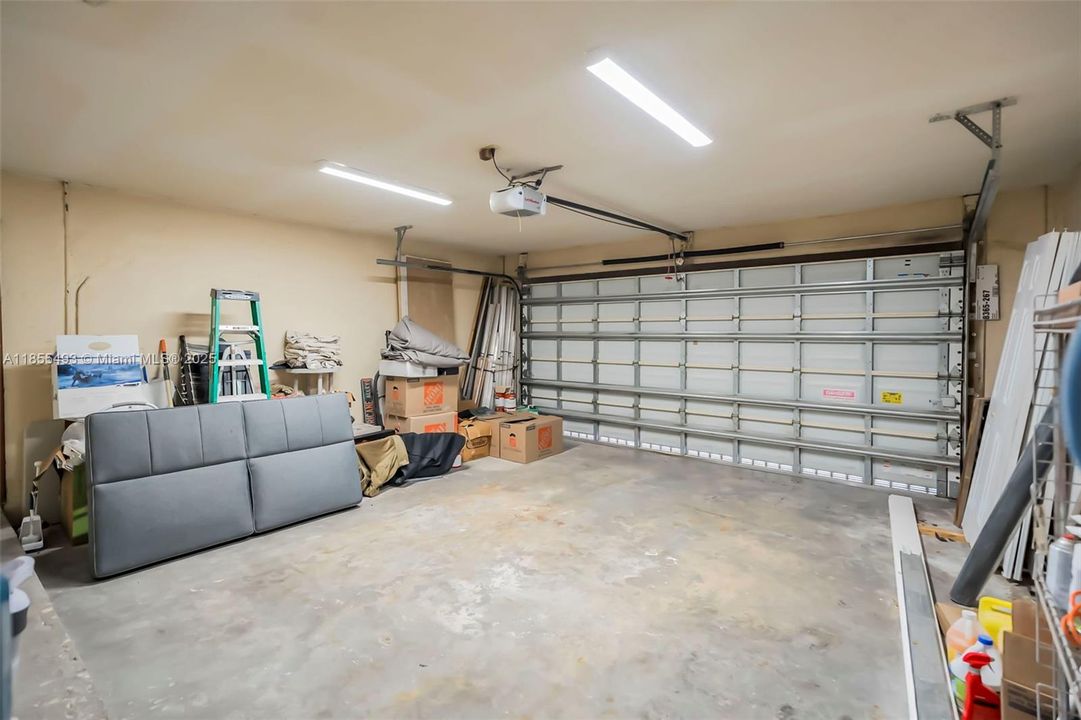 Recently Rented: $3,900 (3 beds, 2 baths, 1938 Square Feet)