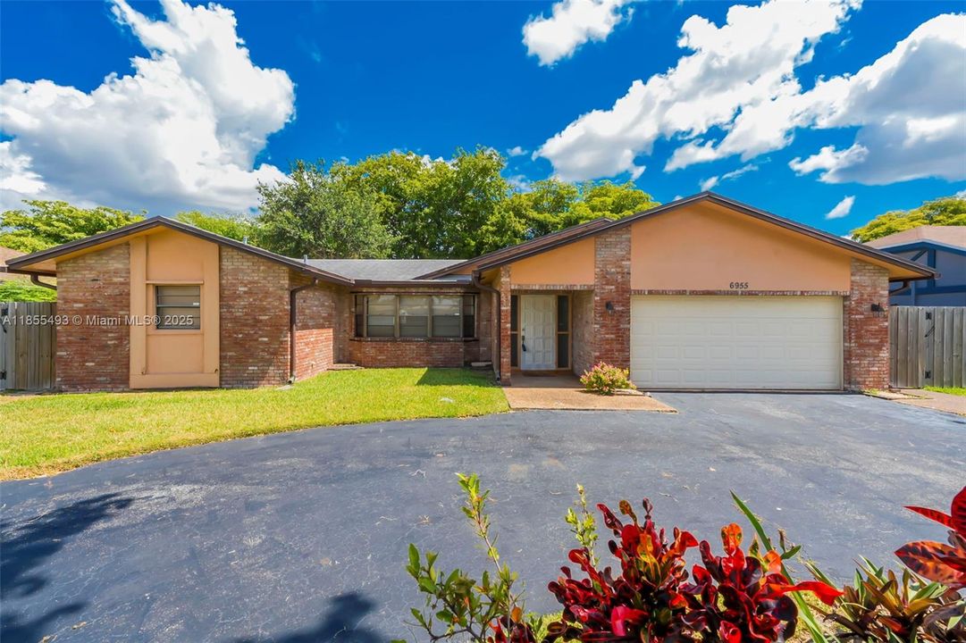 Recently Rented: $3,900 (3 beds, 2 baths, 1938 Square Feet)