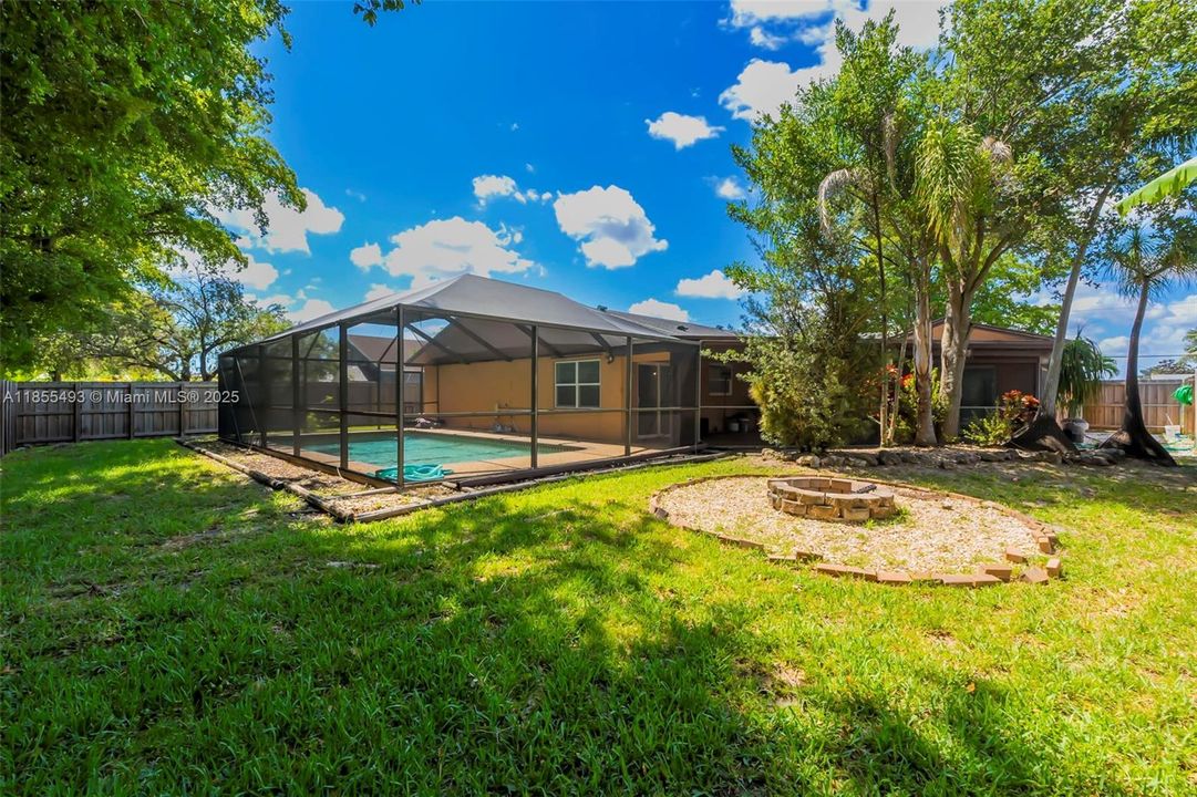 Recently Rented: $3,900 (3 beds, 2 baths, 1938 Square Feet)