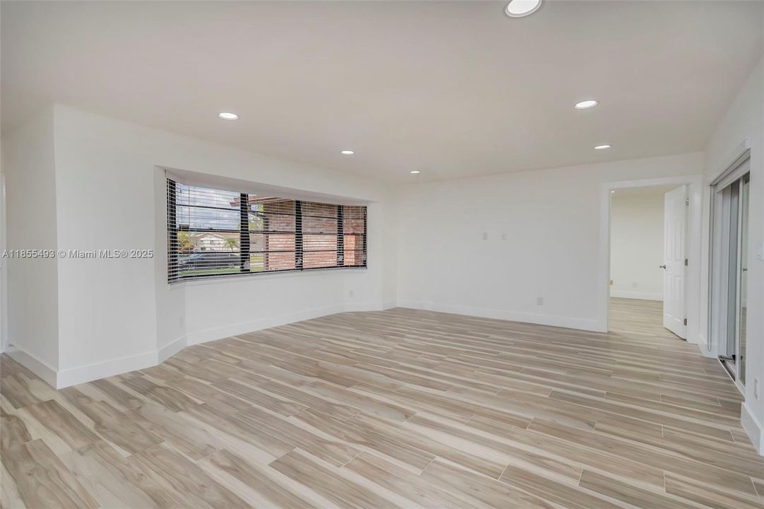 Recently Rented: $3,900 (3 beds, 2 baths, 1938 Square Feet)