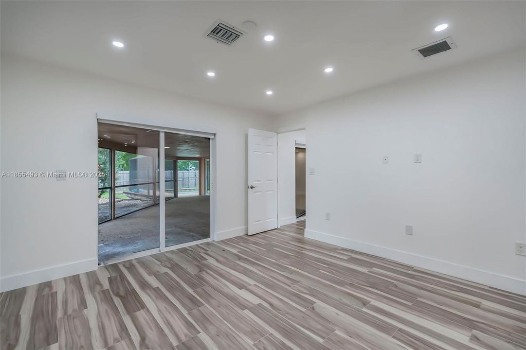 Recently Rented: $3,900 (3 beds, 2 baths, 1938 Square Feet)