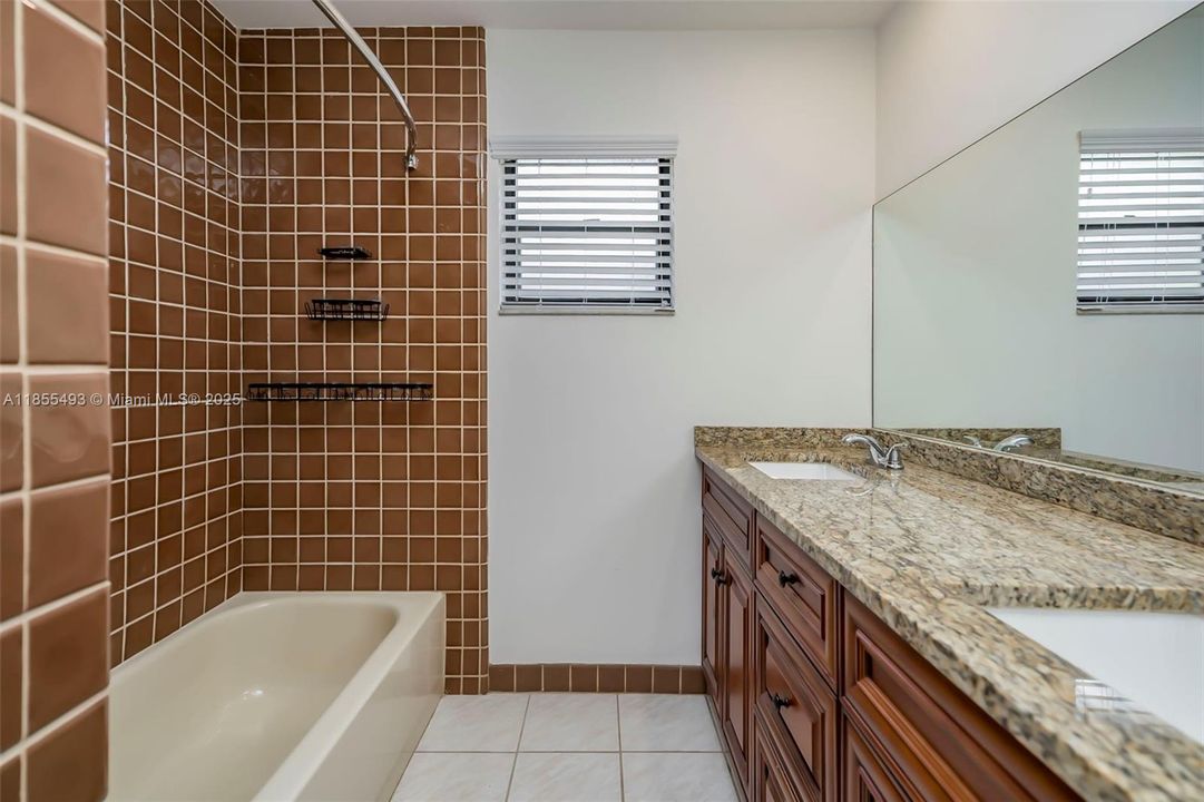 Recently Rented: $3,900 (3 beds, 2 baths, 1938 Square Feet)