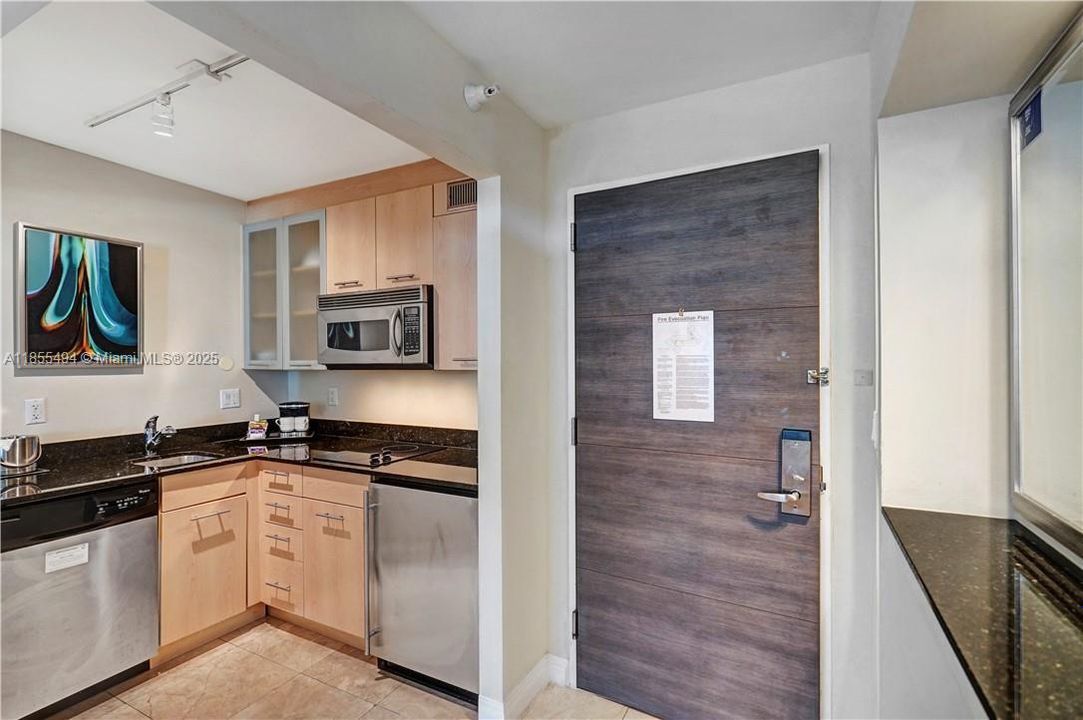For Sale: $165,000 (1 beds, 1 baths, 548 Square Feet)