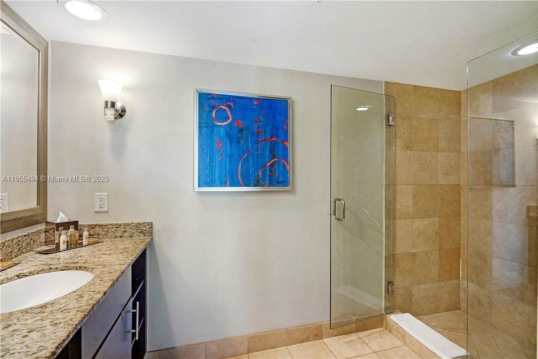 For Sale: $165,000 (1 beds, 1 baths, 548 Square Feet)