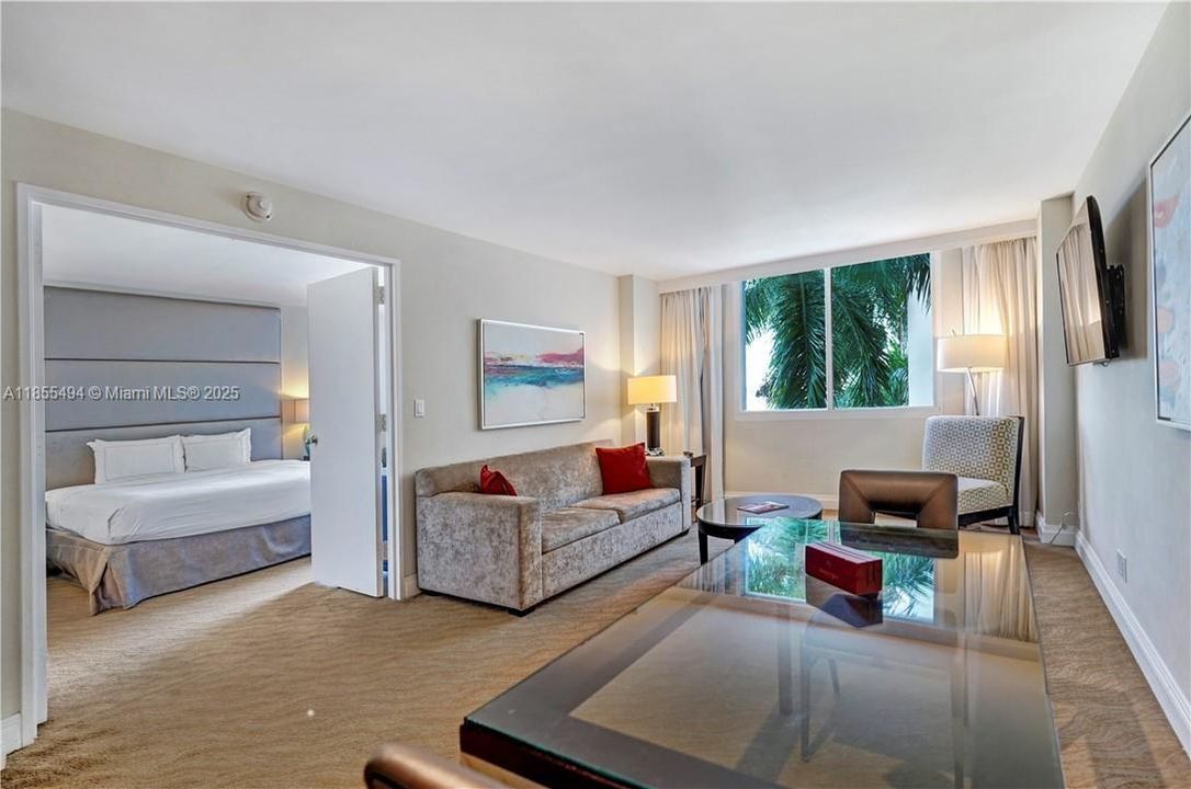 For Sale: $165,000 (1 beds, 1 baths, 548 Square Feet)