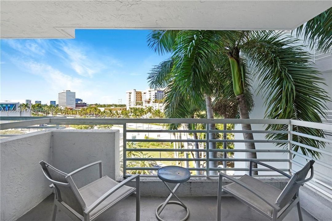 For Sale: $165,000 (1 beds, 1 baths, 548 Square Feet)