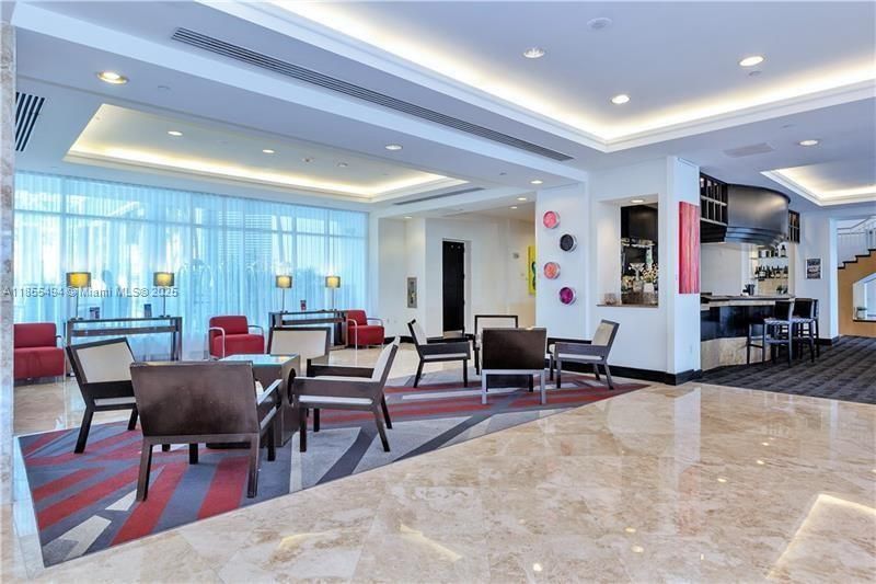 For Sale: $165,000 (1 beds, 1 baths, 548 Square Feet)