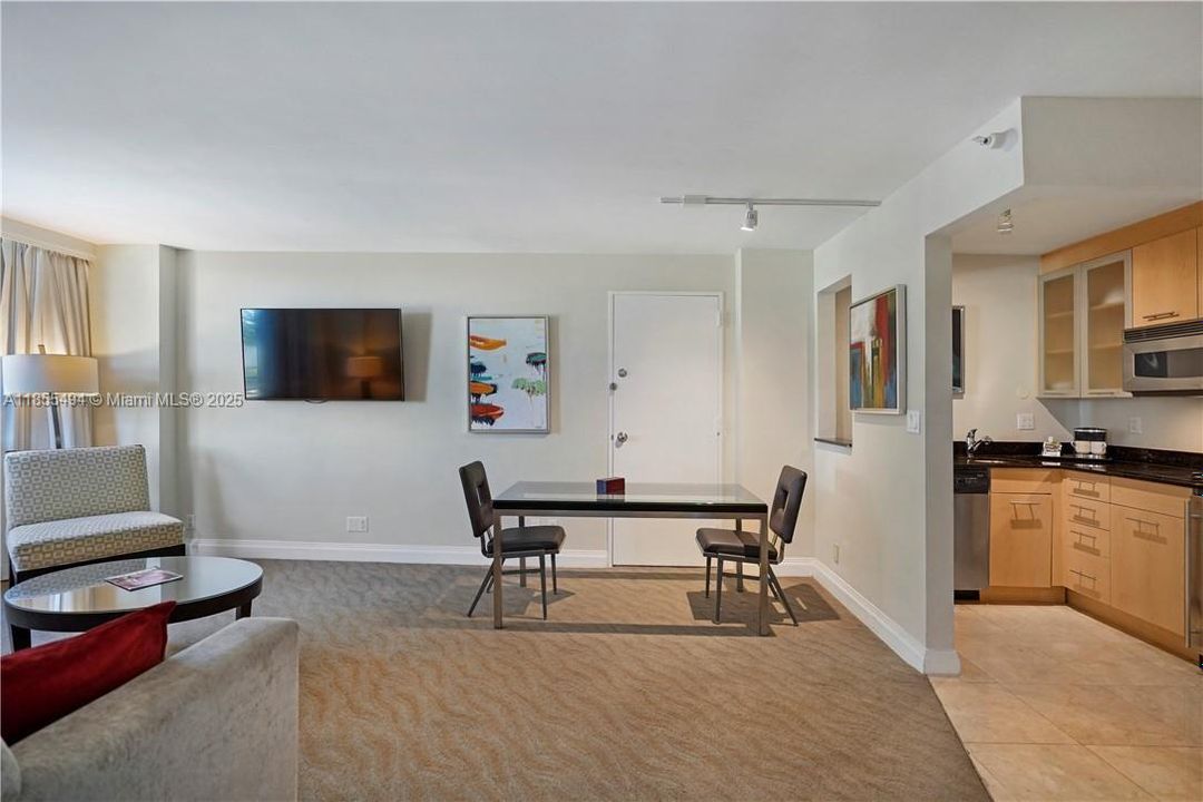 For Sale: $165,000 (1 beds, 1 baths, 548 Square Feet)