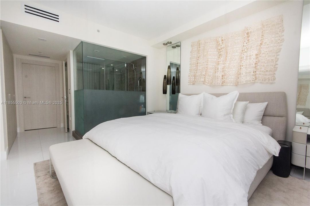 For Sale: $720,000 (2 beds, 2 baths, 1118 Square Feet)