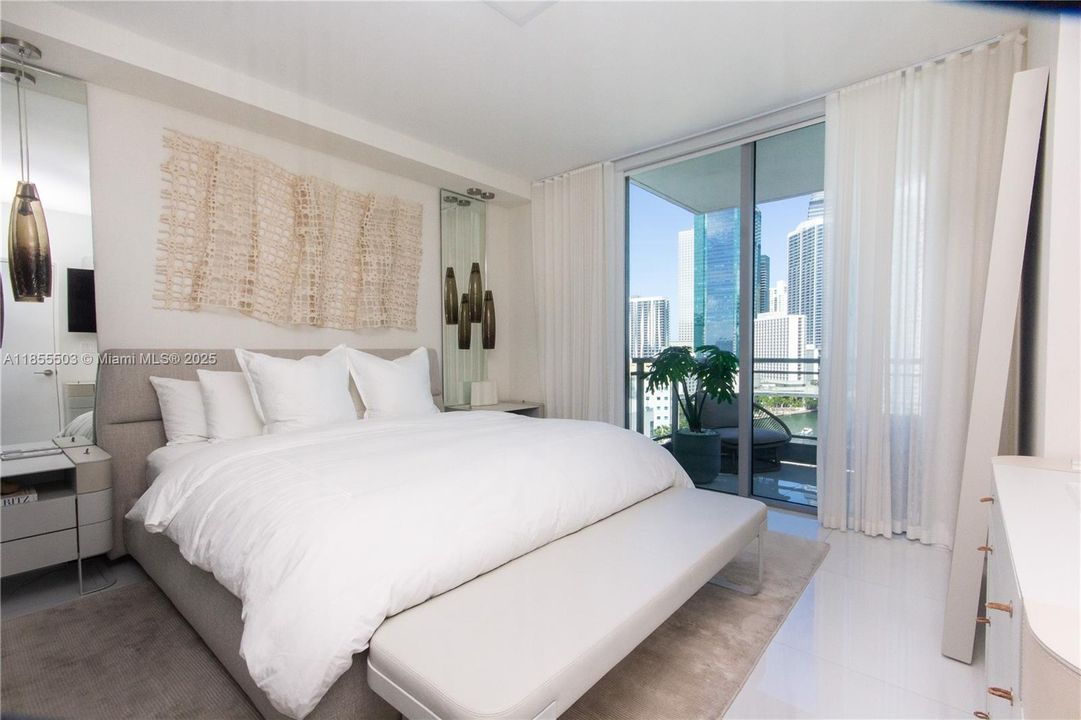 For Sale: $720,000 (2 beds, 2 baths, 1118 Square Feet)