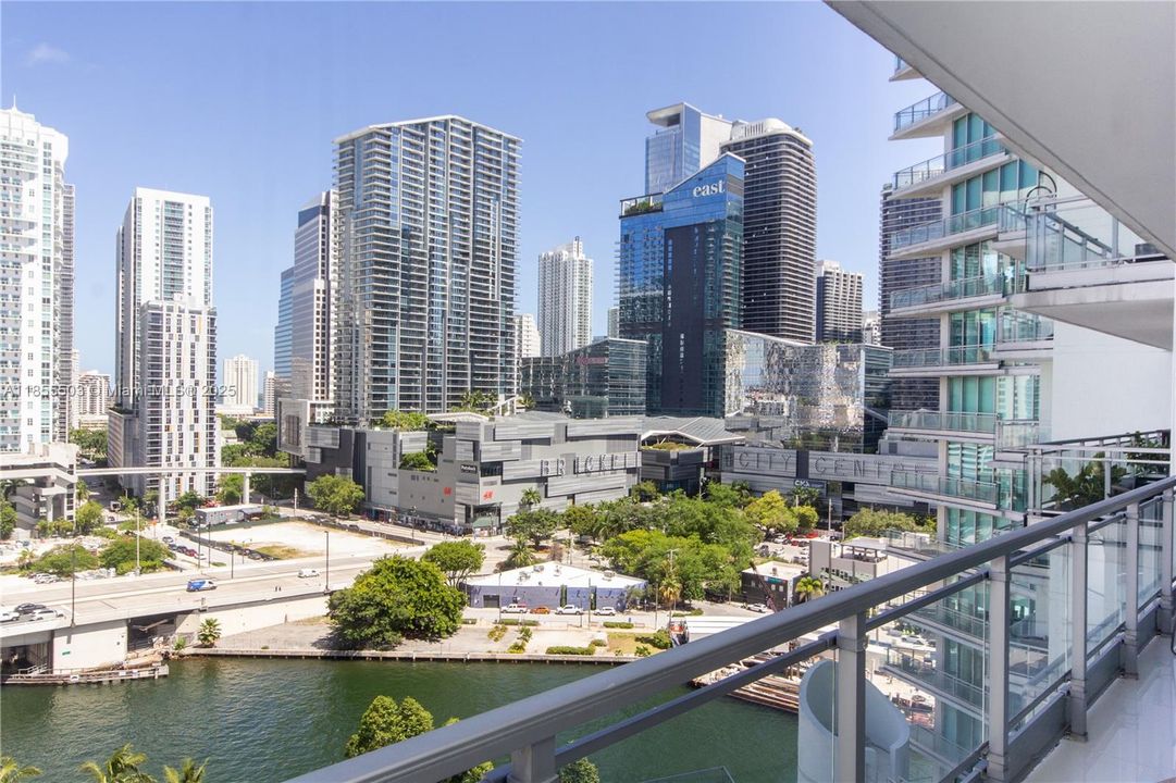 For Sale: $720,000 (2 beds, 2 baths, 1118 Square Feet)