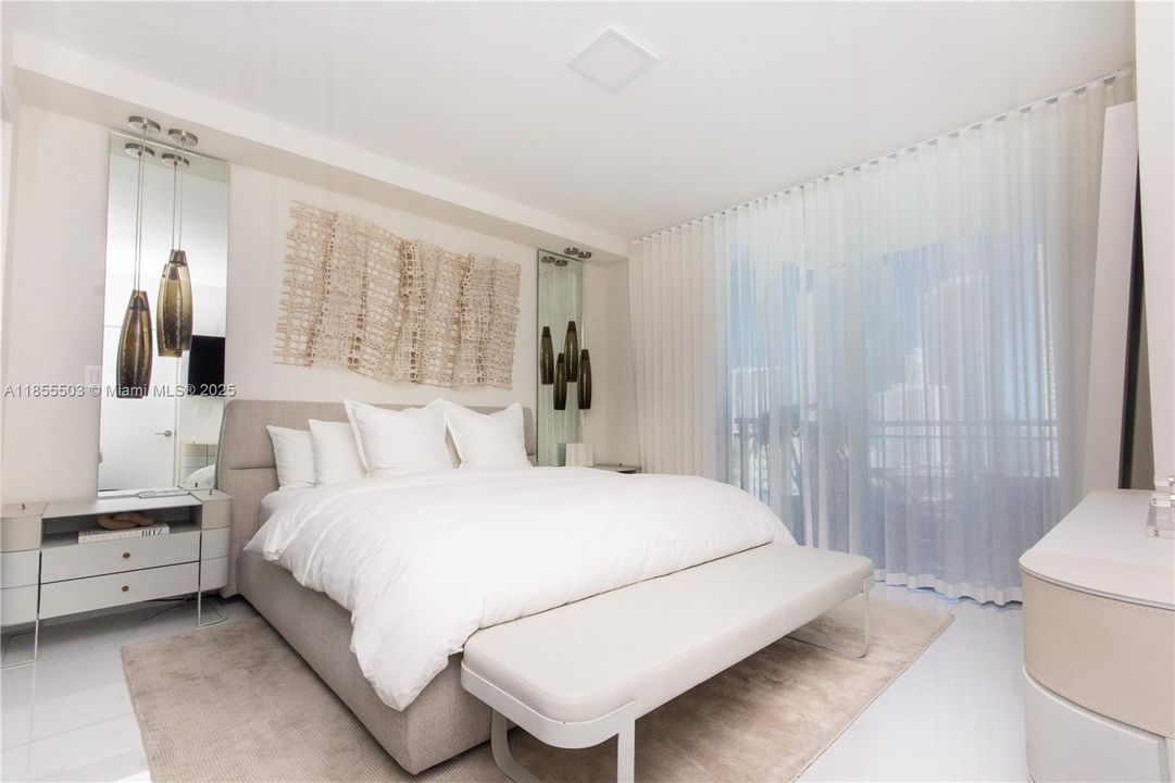 For Sale: $720,000 (2 beds, 2 baths, 1118 Square Feet)