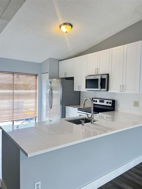 Active With Contract: $2,400 (2 beds, 2 baths, 1068 Square Feet)